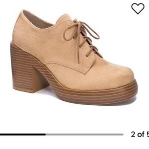 Platform lace up Oxford.